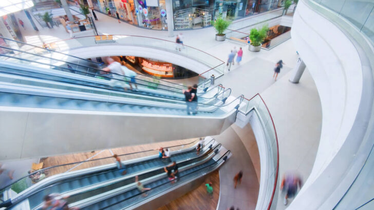 mall with fast fashion